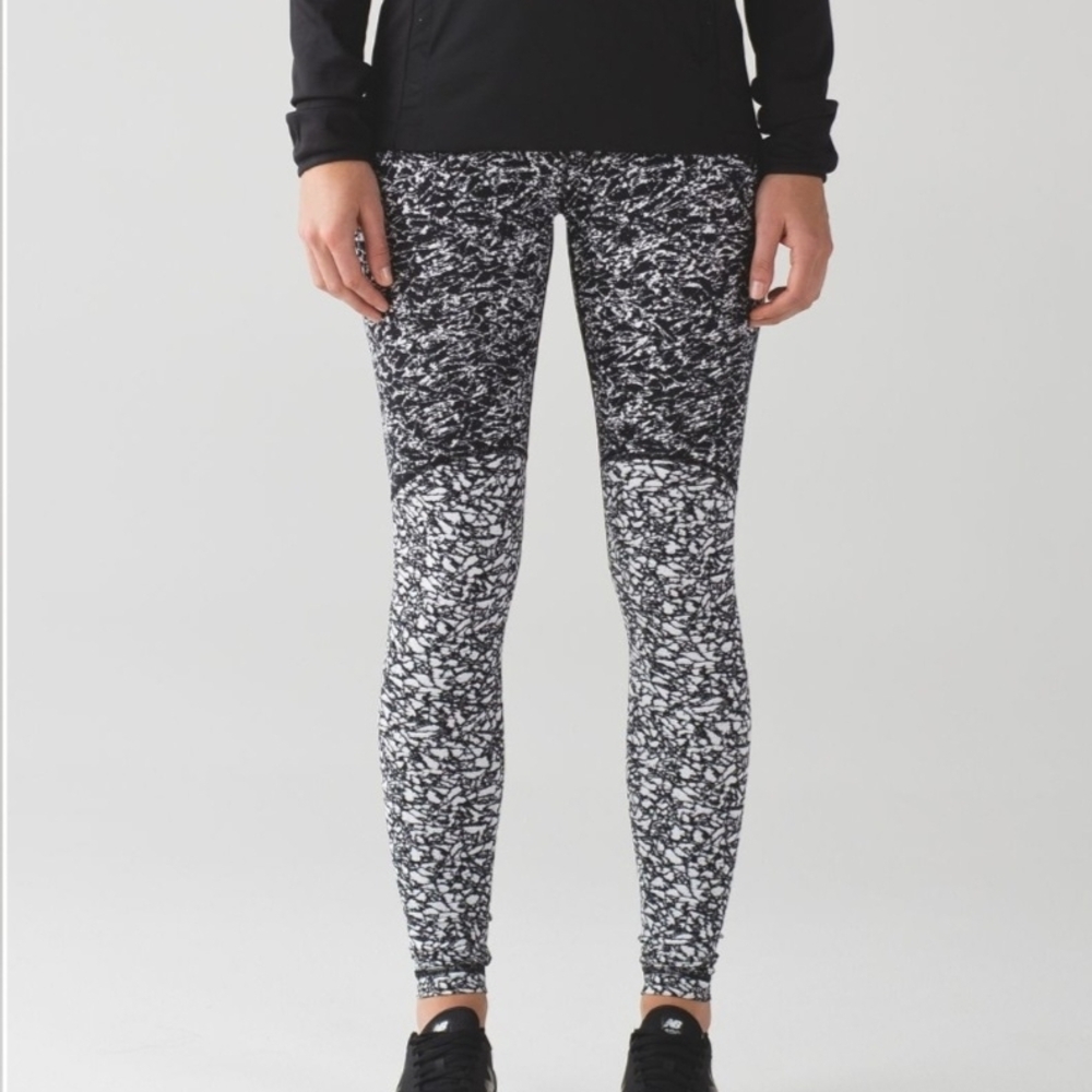 lululemon WUNDER UNDER ICE BREAKER White Black & ICED WAVE BLACK SIZE 4